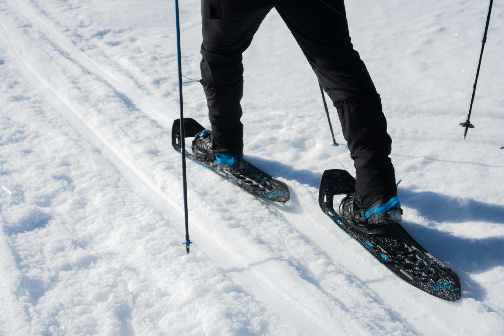 A man riding skis down a snow covered slope