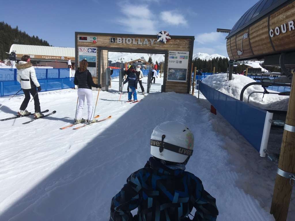 Beginner skiers and snowboarders learning on gentle nursery slopes with professional instruction in La Tania.