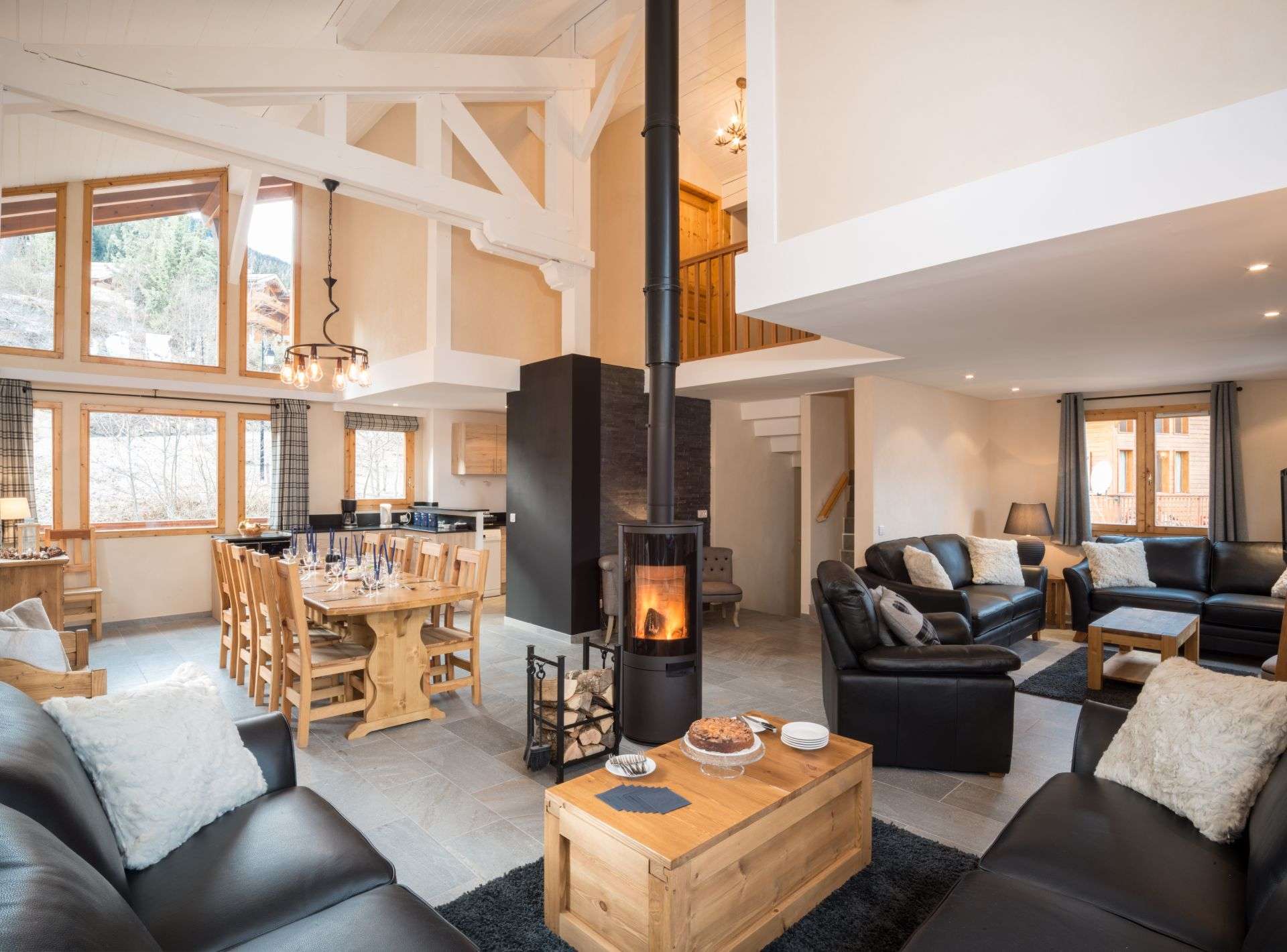 lounge dining room